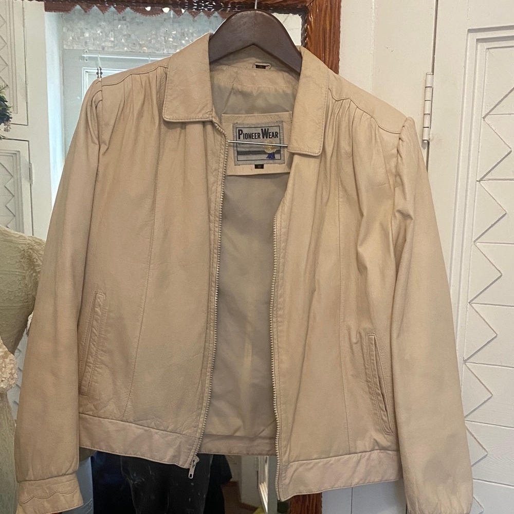 Vintage Women's Cream Leather Jacket